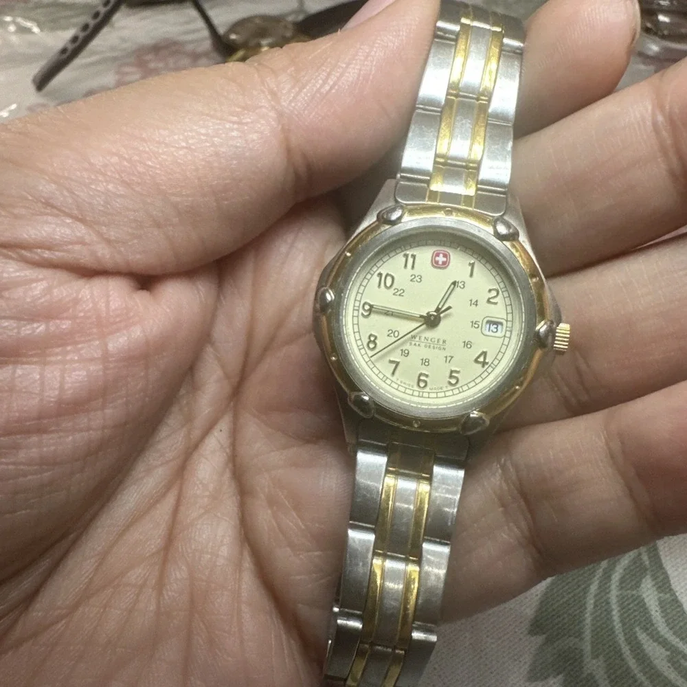 Working Vtg Wenger Swiss Watch Date SAK Design LADIES WATCH 30mm Two tone 7.5